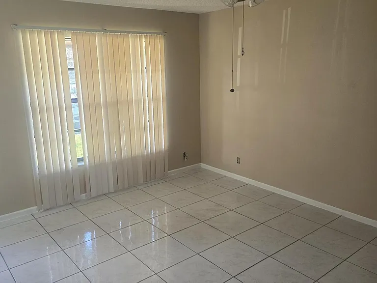 4290 Royal Banyan Way #B — Photo 4