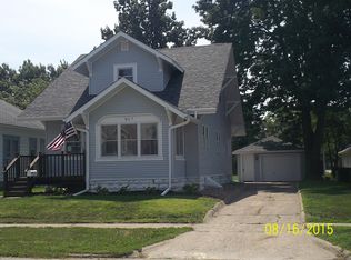 907 Union St, Pella, IA 50219