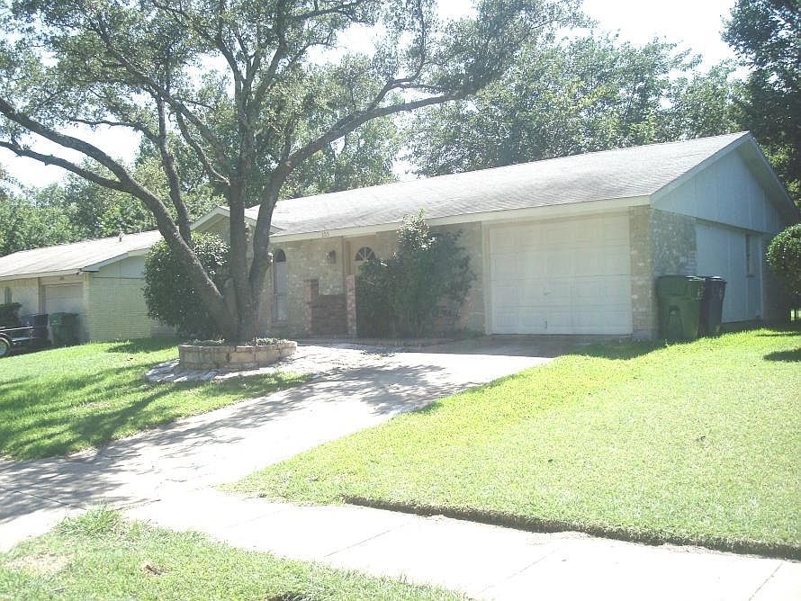 1st image of 305 Independence Dr