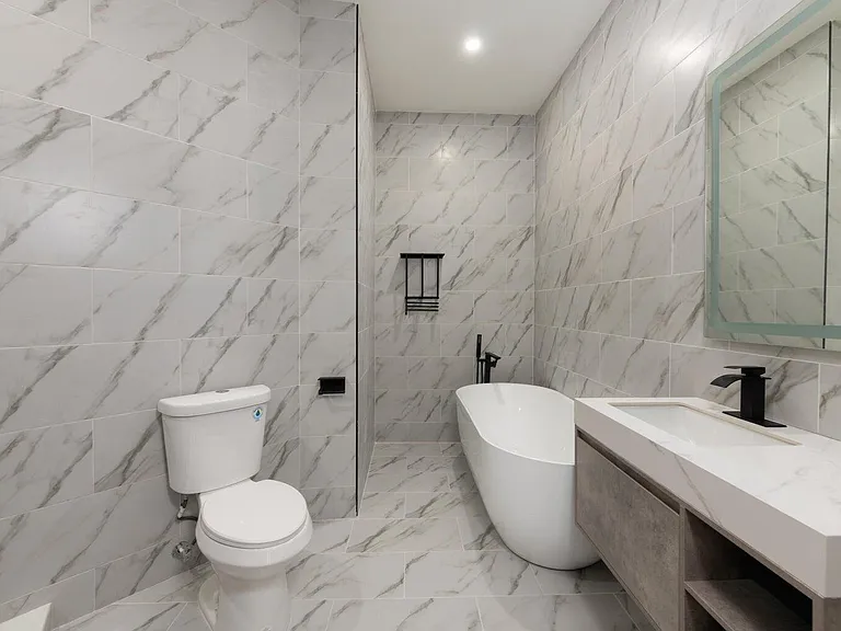 249 NW Bentley Cir — Photo 6