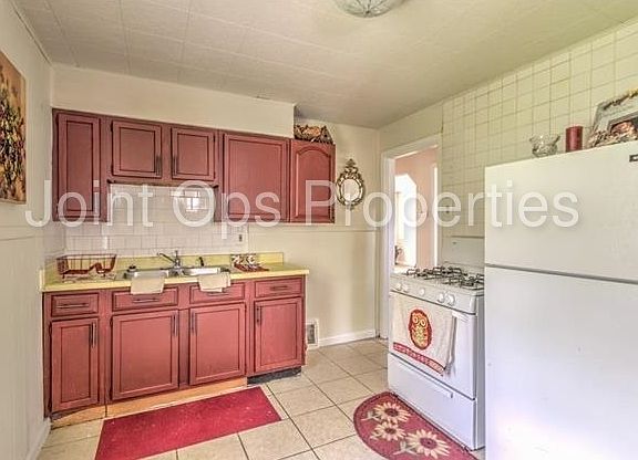 5th image of 6716 Thurston Ave