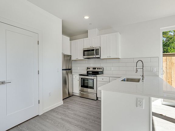 5th image of 6845 N Montana Ave #6