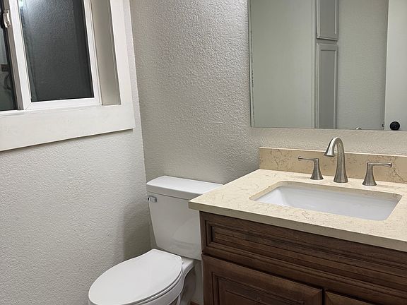 3rd image of 550 E Howling Wolf Ln #B