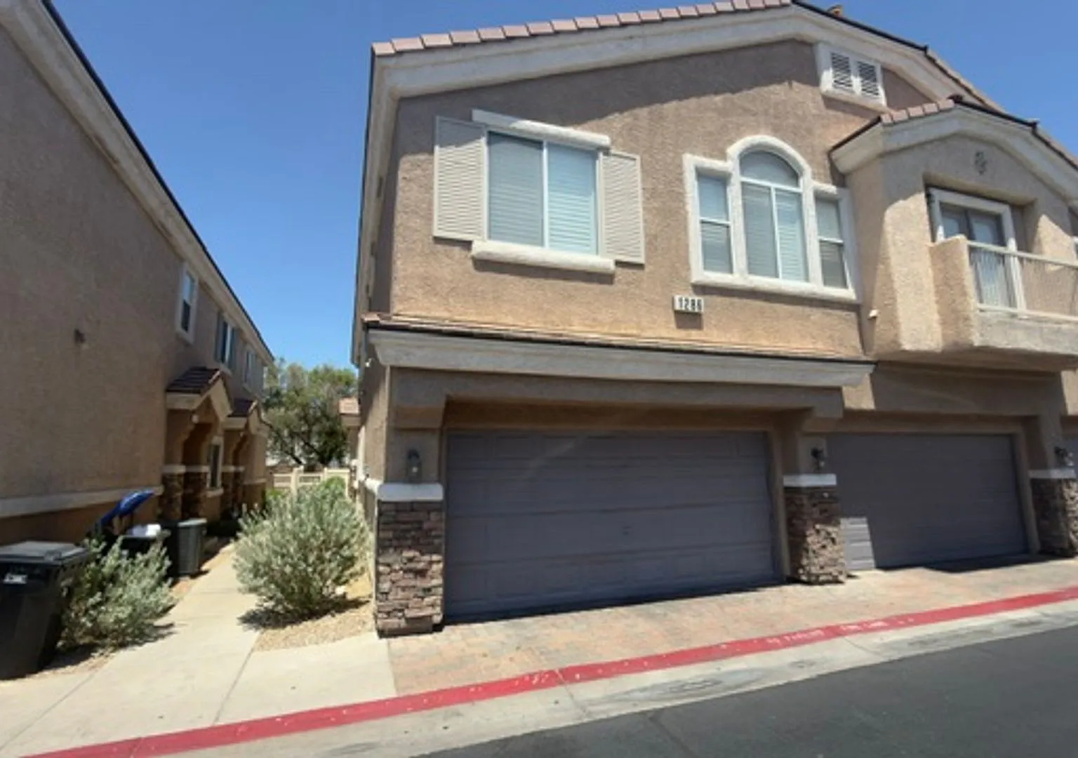 Henderson 3 Bedroom Townhouse! — Photo 1