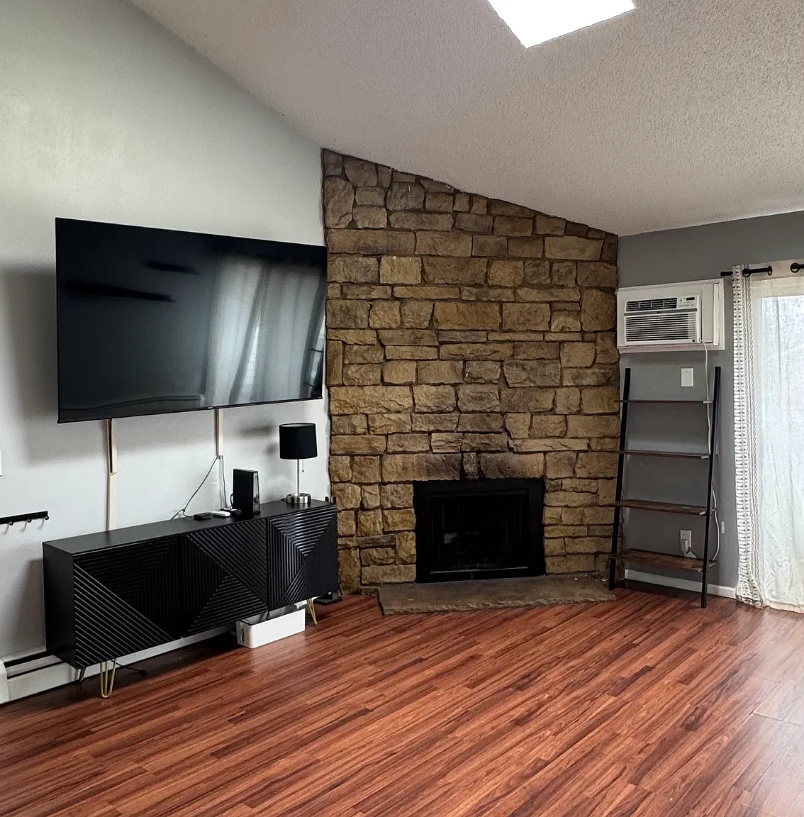 1 bed, 654 sqft, $1,400 — Photo 1