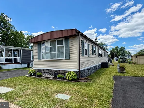 5510 Golden Dr, Morrisville, PA 19067