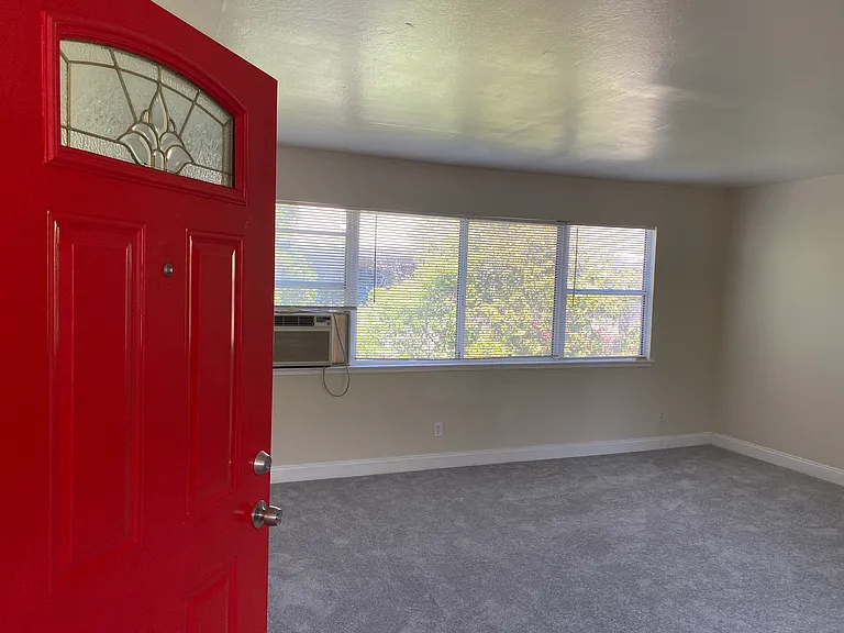 125 Sierra Dr — Photo 1
