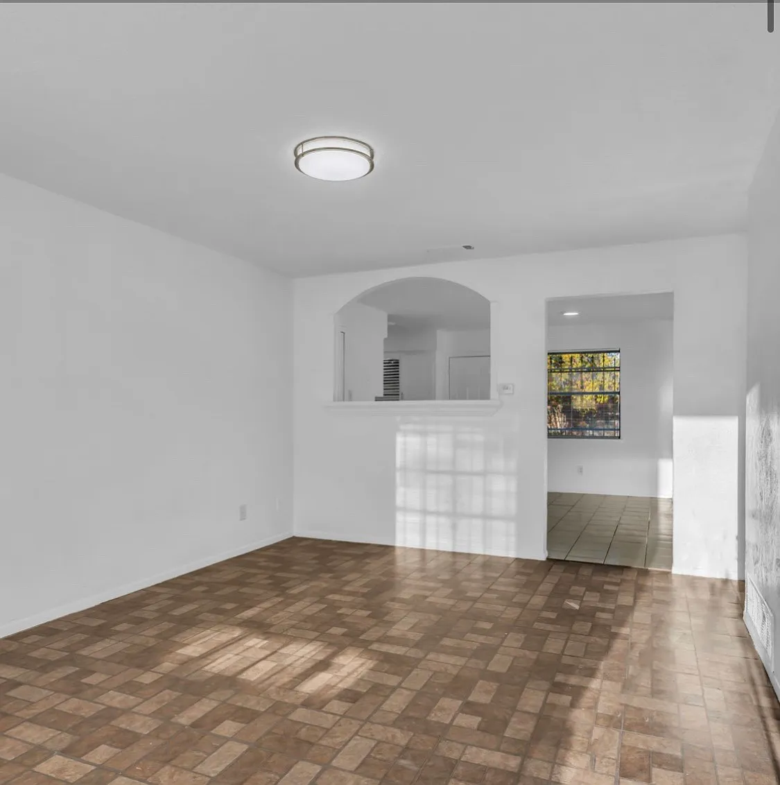 4 bed, 1218 sqft, $1,695 — Photo 3