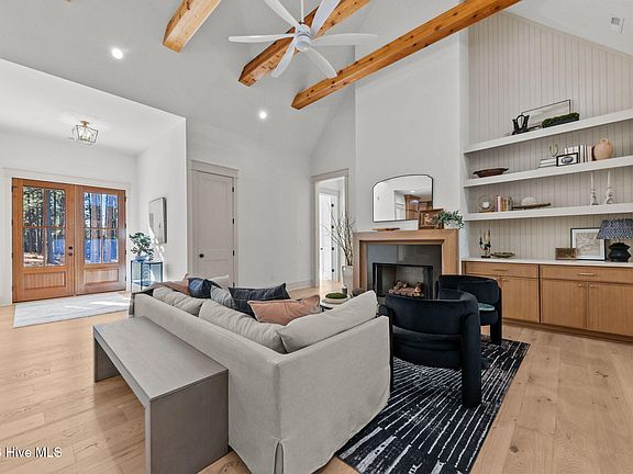 3rd image of 315 Longleaf Drive