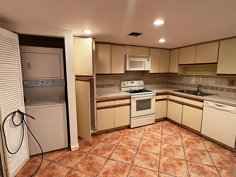 730 Coral Way #101 — Photo 16