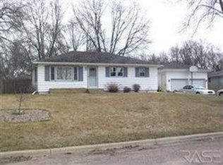 204 S 4th Ave, Brandon, SD 57005