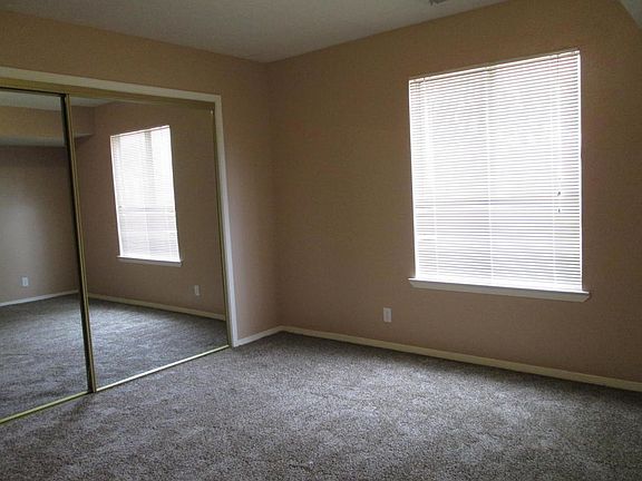 5th image of 5004 Ruiz Ln NW
