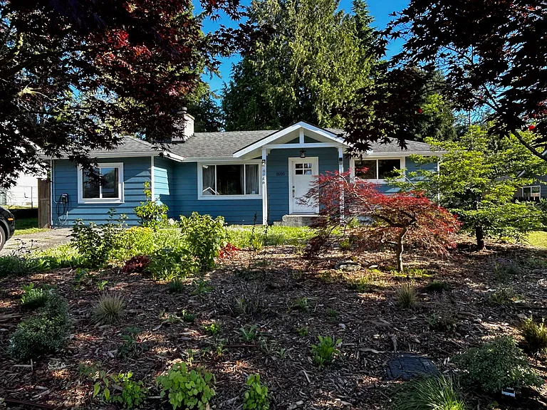 8916 217th St SW — Photo 2