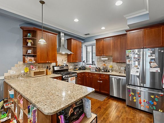 3rd image of 5219 N Winthrop Ave #2