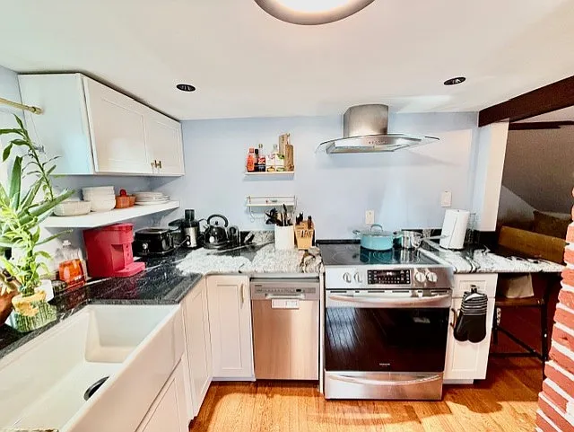 1 bed, 9999 sqft, $2,200 — Photo 4
