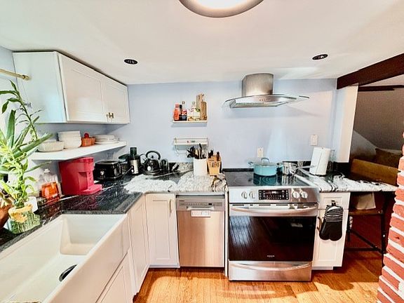 4th image of 14 Amity St #3