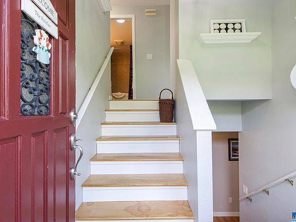 5th image of 130 E Vashon Ave