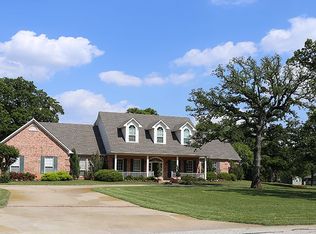 240 Green Oaks Dr, Bartonville, TX 76226