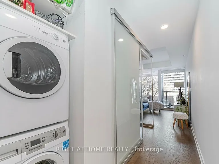 17 Dundonald St #403 — Photo 21