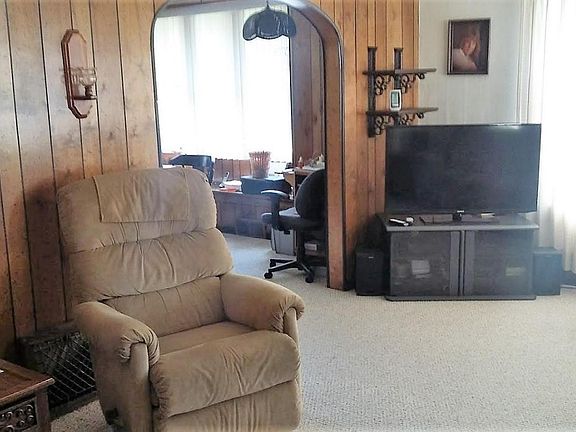 5th image of 212 E Danaher St