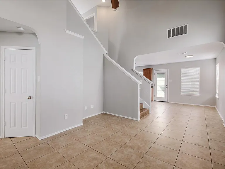1715 Lost Maples Loop — Photo 5