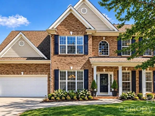 1016 Master Gunner Ct, Indian Trail, NC 28079