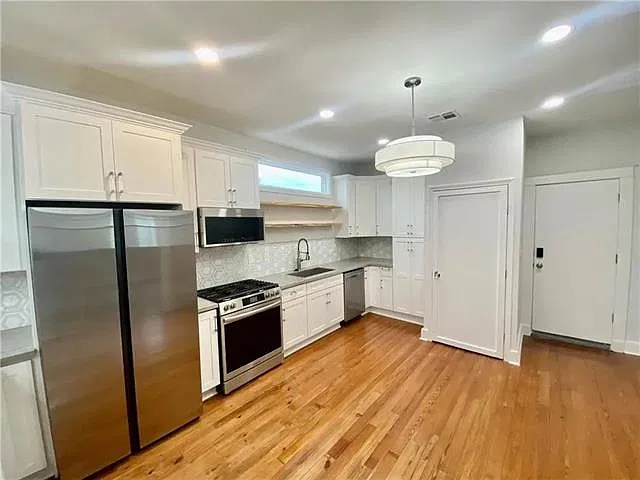 2 bed, 1.0 bath, 1300 sqft, $2,500 — Photo 2