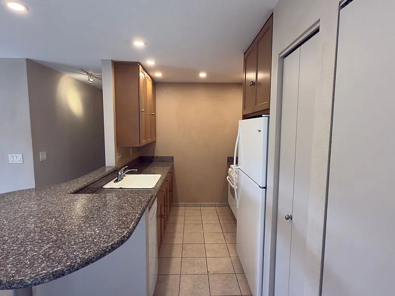 480 Kenolio Rd #21-202 — Photo 9
