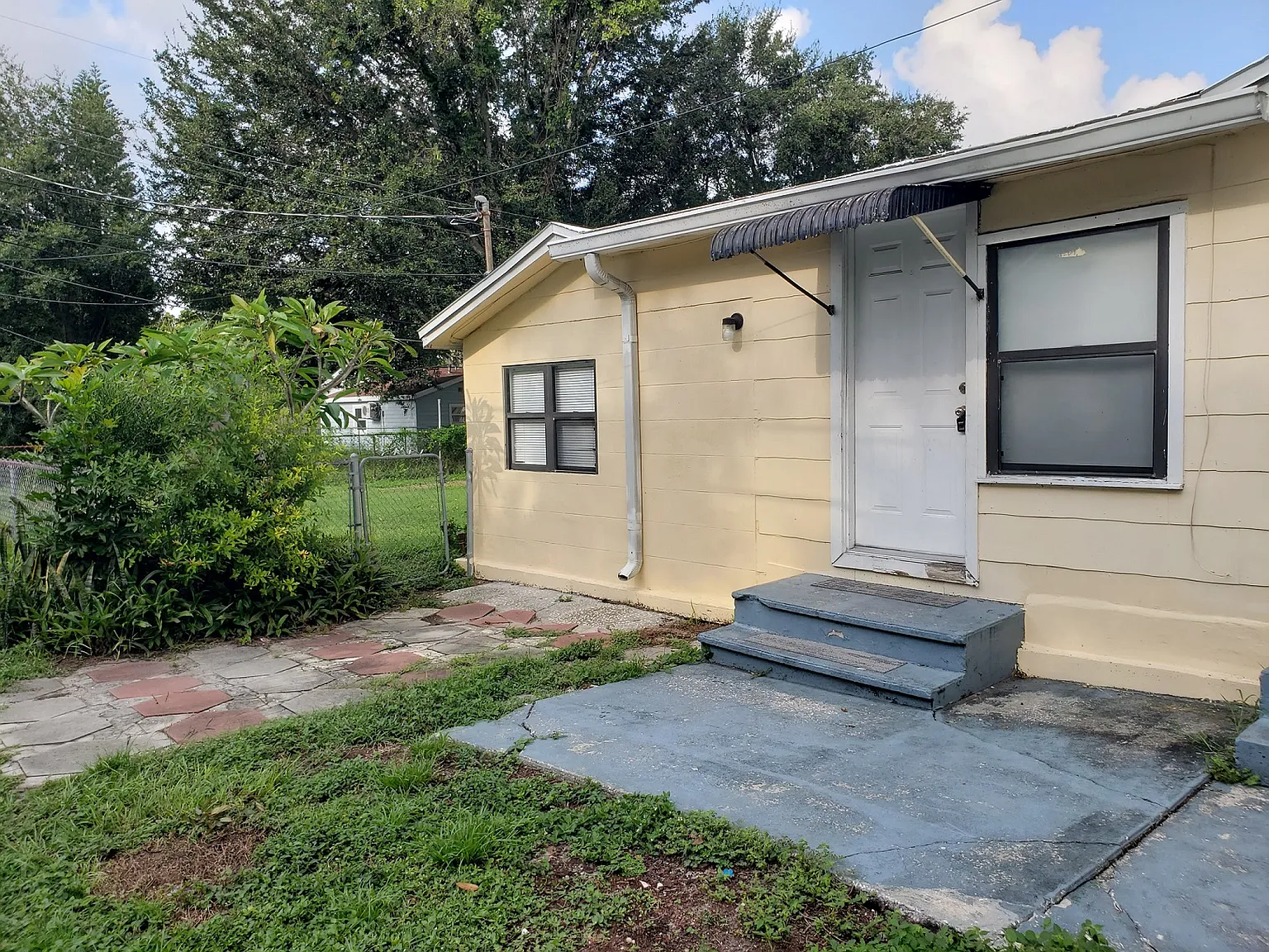 1 bed, 382 sqft, $990 — Photo 1