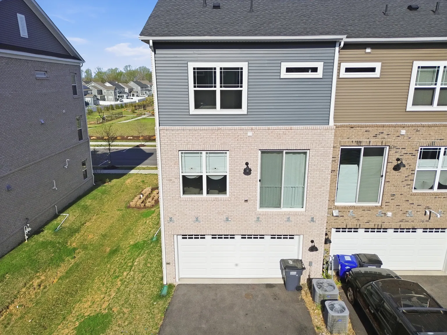 3 bed, 2205 sqft, $3,200 — Photo 2