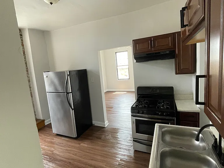 2409-11 S Hoyne Ave #205 — Photo 2