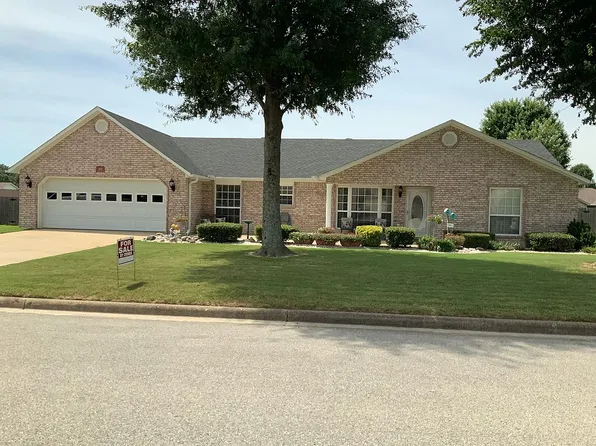 2802 Stonegate Dr, Paragould, AR 72450