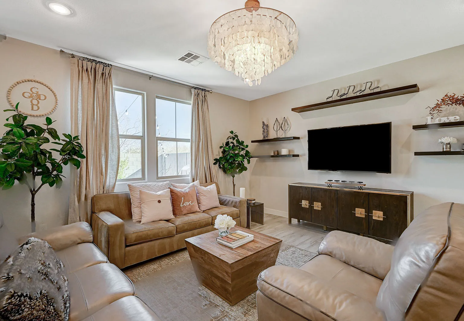Indian Cedar Dr, Las Vegas — Photo 2