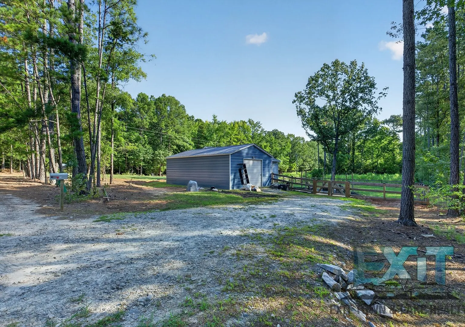 Charming 3BR/2BA Home with Fenced Yard & Detached Garage — Photo 4