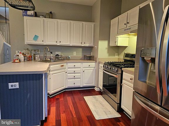 3rd image of 120 Creekmont Ct