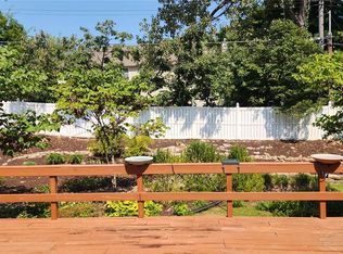 549 Scottsdale Rd, Saint Louis, MO 63122