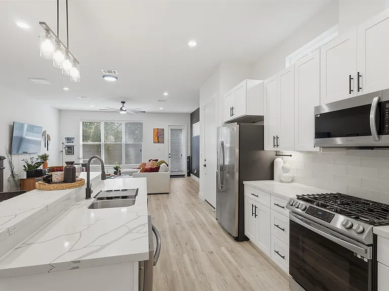 6833 Paris St — Photo 7