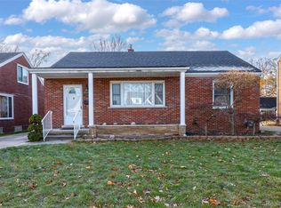 15560 Charles R Ave, Eastpointe, MI 48021