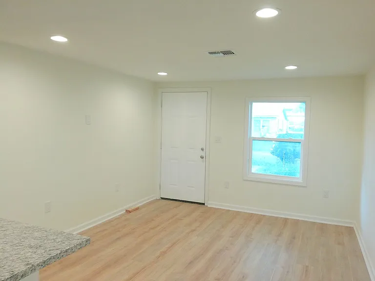 306 Allison Dr — Photo 2