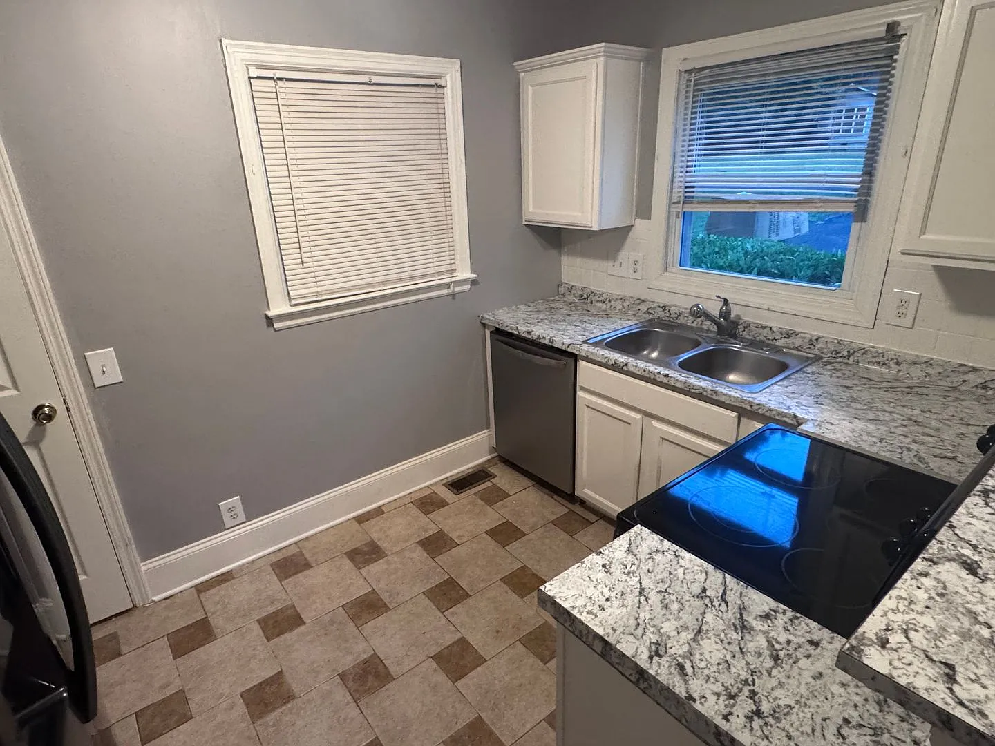 Charming Home, open floor plan close to Charlotte, shopping, airport — Photo 4