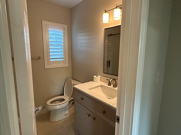 4th image of 957 46th Ave N #1/1