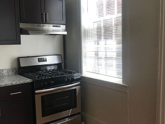 4th image of 107 W Monument St #6684215