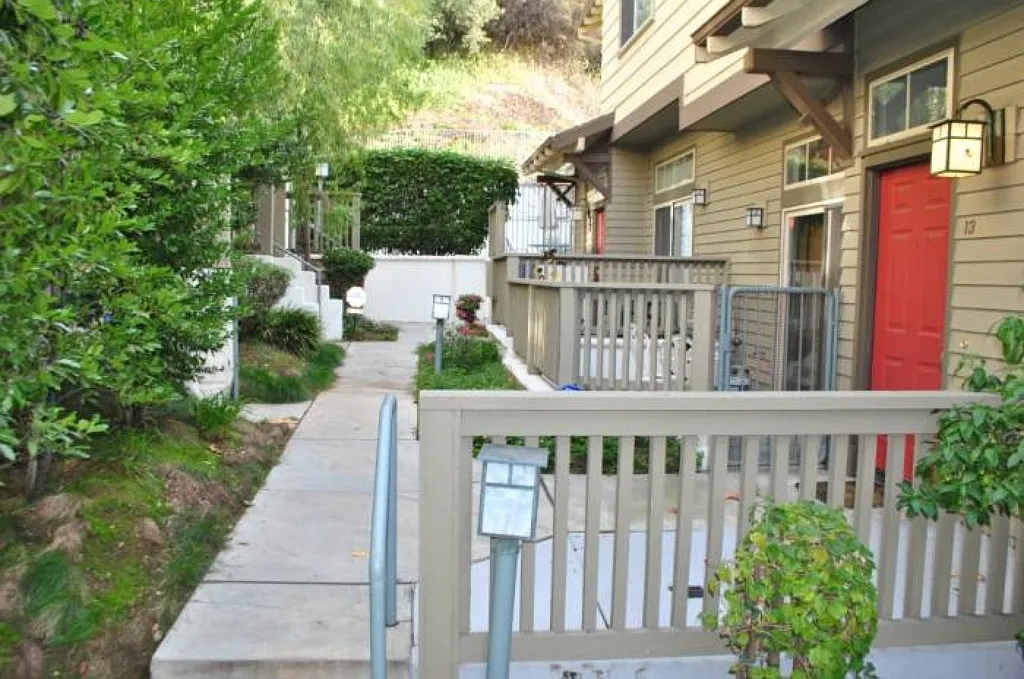 Building Photo - 500 N Rosemead Blvd #17