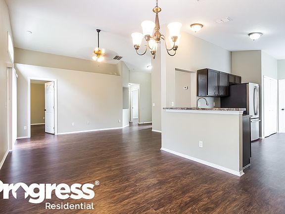 5th image of 11050 Pinewood Cove Ln