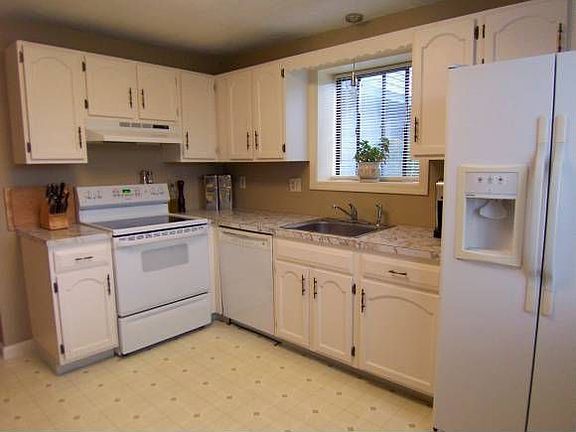 2nd image of 106 Bayberry Ln