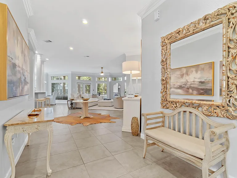 5280 Tivoli Dr — Photo 2