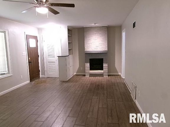 3rd image of 410 Maple Rd