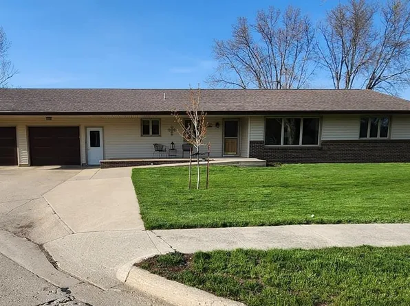 1611 N 2nd St, Sheldon, IA 51201