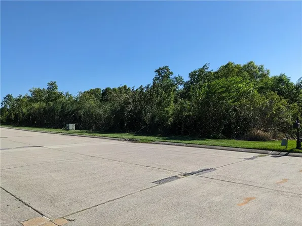 5941 Eastover Dr, New Orleans, LA 70128