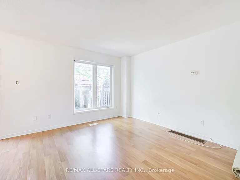 51 Playfair Rd — Photo 9